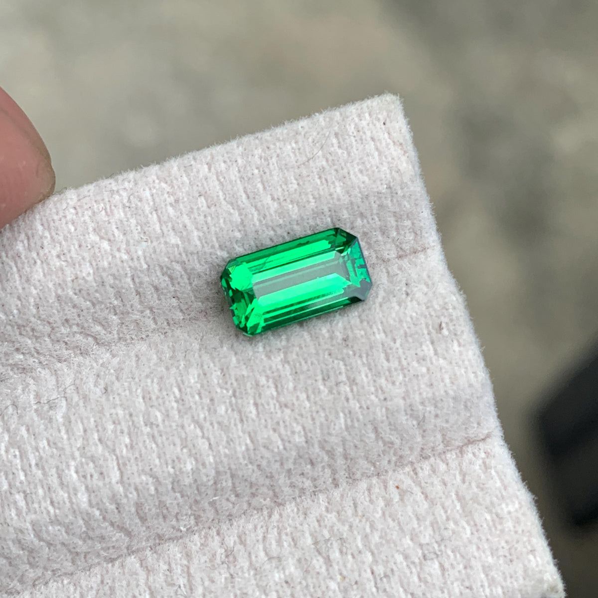 Tsavorite Garnet 1.50 ct – Vivid Green Emerald Cut Loose Gemstone, Tanzania