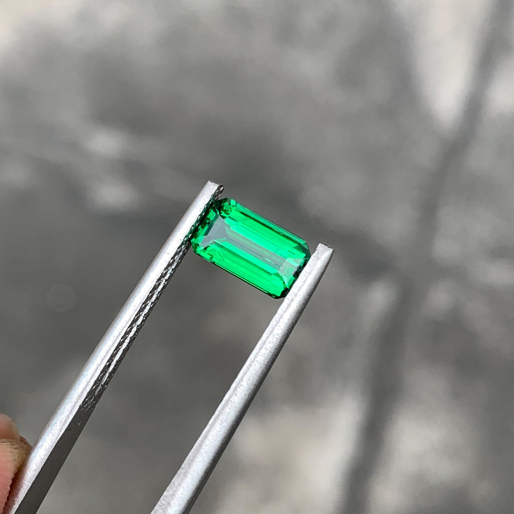 Tsavorite Garnet 1.50 ct – Vivid Green Emerald Cut Loose Gemstone, Tanzania