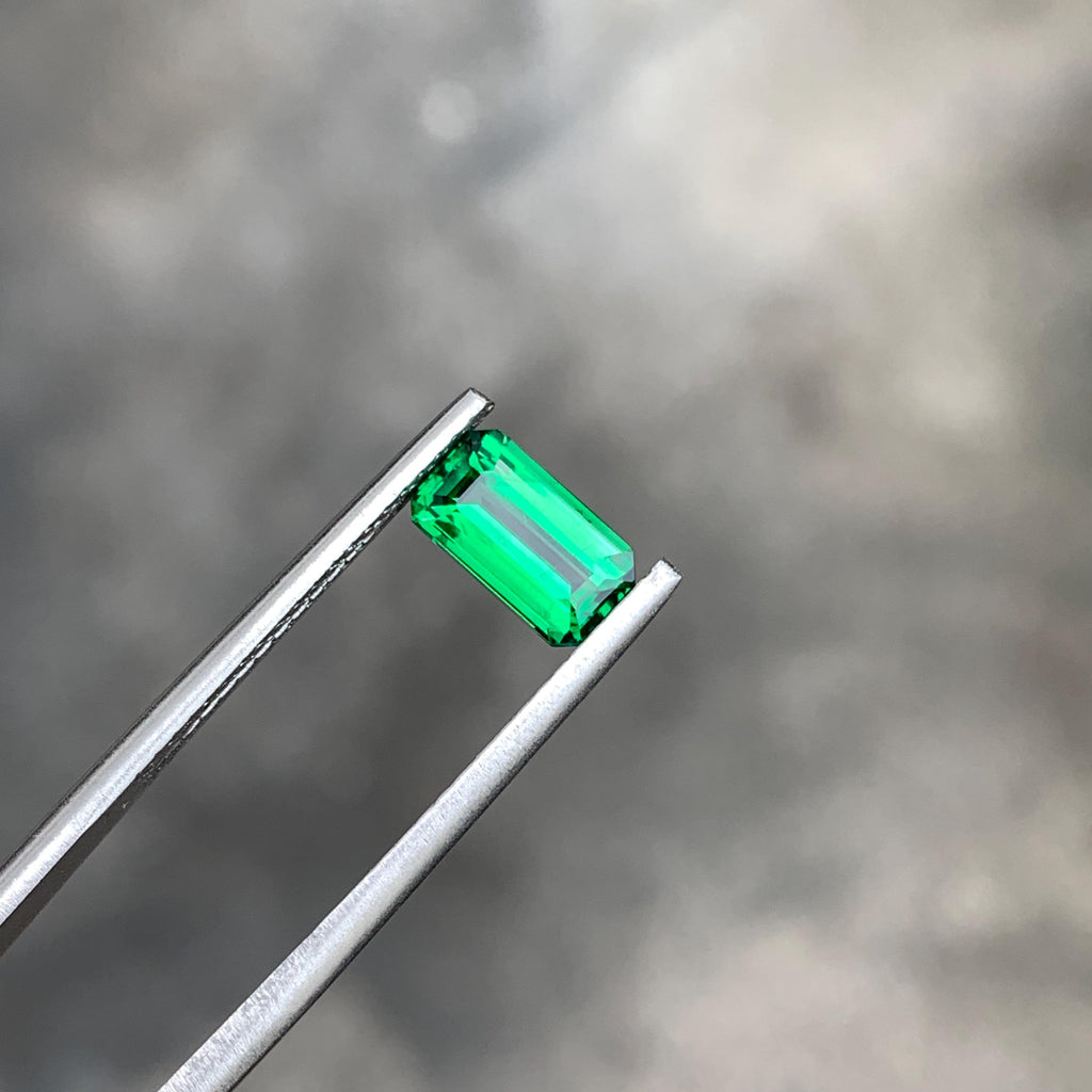 Tsavorite Garnet 1.50 ct – Vivid Green Emerald Cut Loose Gemstone, Tanzania