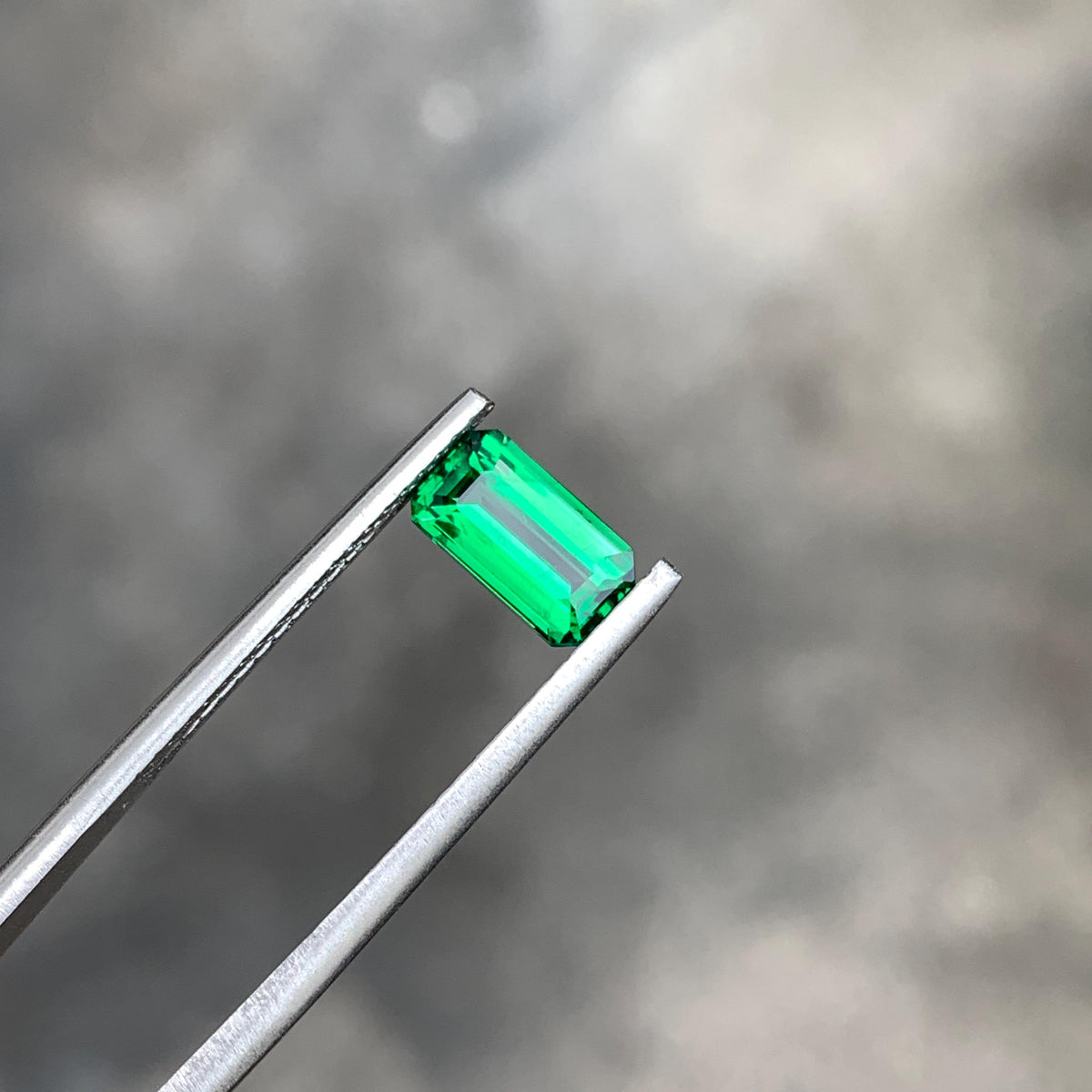Tsavorite Garnet 1.50 ct – Vivid Green Emerald Cut Loose Gemstone, Tanzania