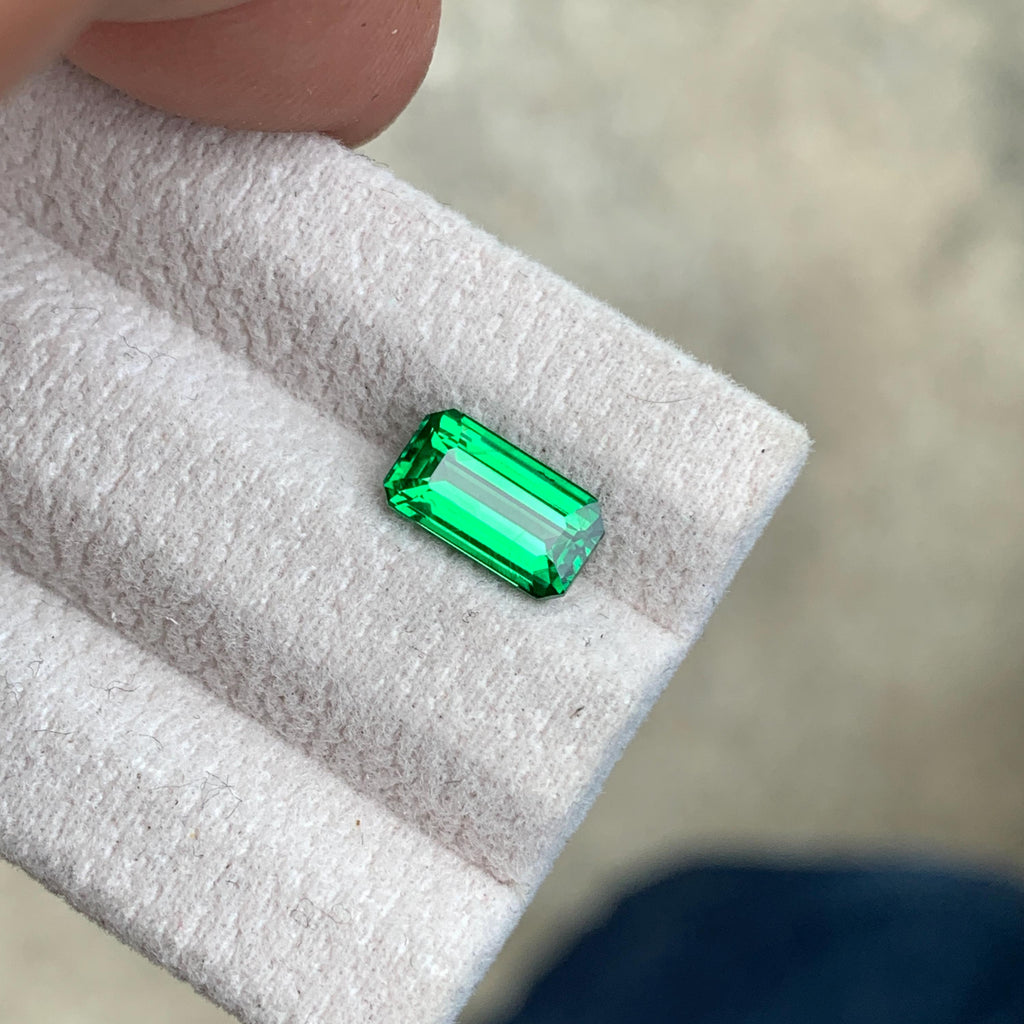 Tsavorite Garnet 1.50 ct – Vivid Green Emerald Cut Loose Gemstone, Tanzania