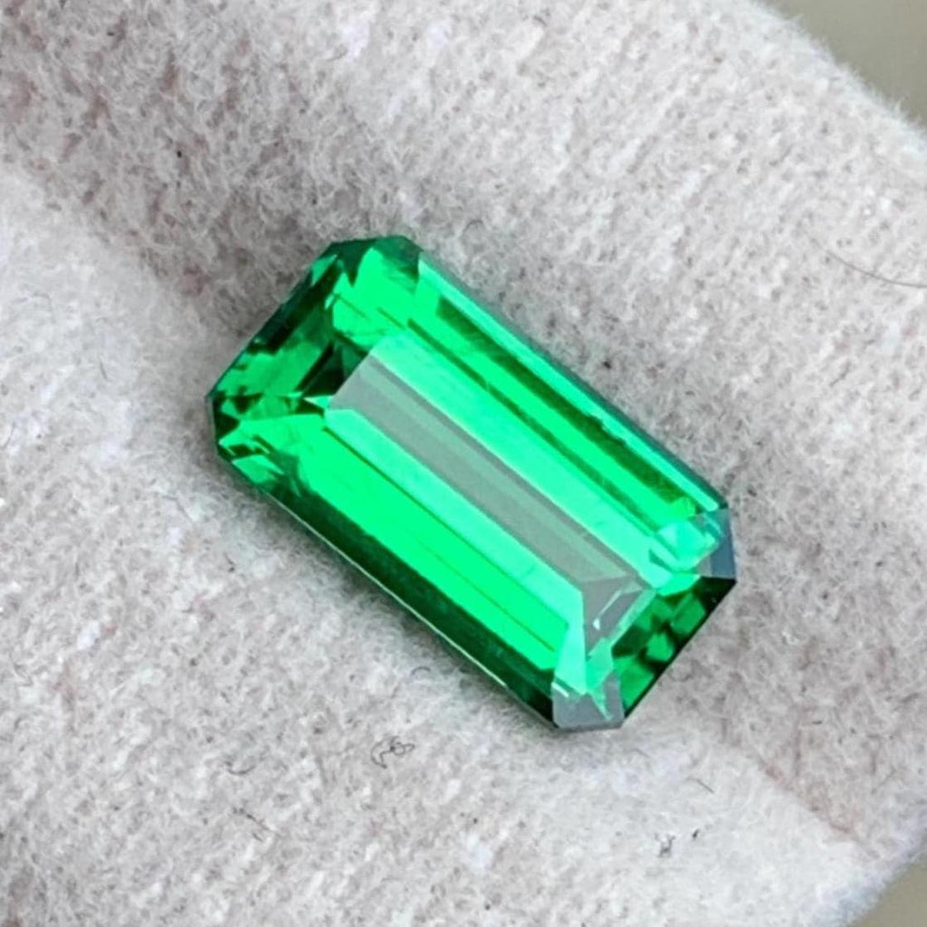 Tsavorite Garnet 1.50 ct – Vivid Green Emerald Cut Loose Gemstone, Tanzania